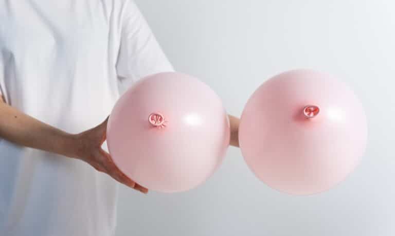 balony symbolizujące piersi