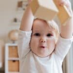 Jaka mata sensoryczna dla niemowląt będzie najlepsza? Ranking i poradnik zakupowy