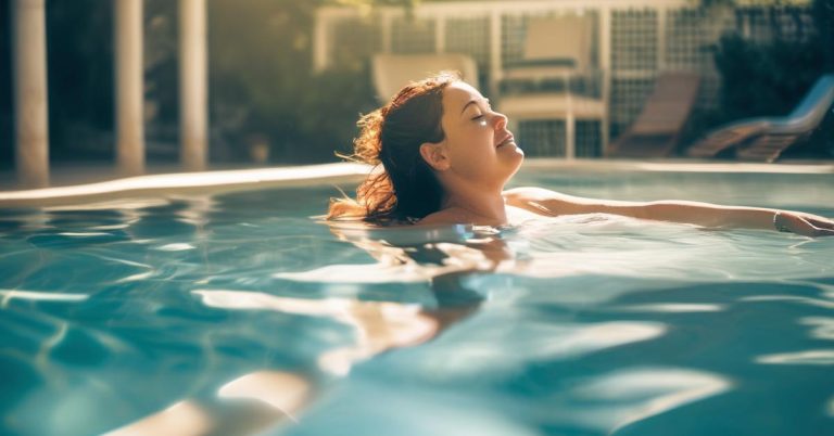 Czy w ciąży można chodzić na basen? Pływanie i jacuzzi - bezpieczeństwo!